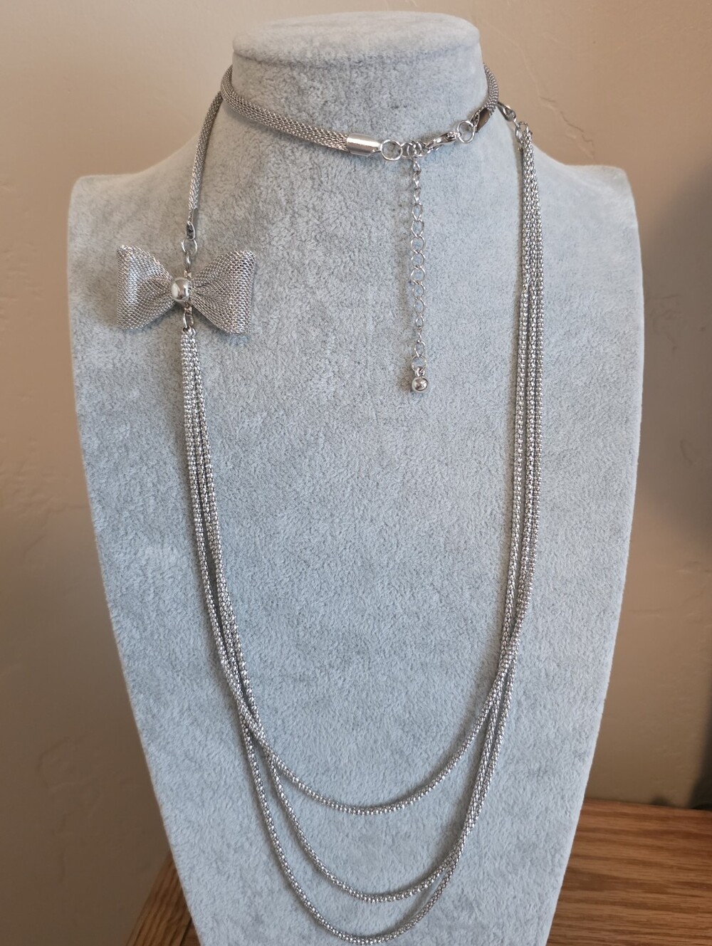 Silver Tone Mesh Chain and Multi-Strand Necklace with Mesh Bow Accent